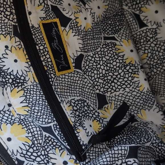 Vera Bradley black quilted handbag with piping detail - Picture 3 of 4